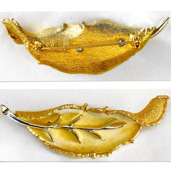 BSK VINTAGE ENAMEL GOLDTONE BROOCH LEAF PIN